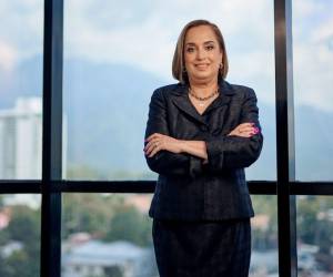 Marielena Ulloa Paguada de Pineda, Directora Legal.