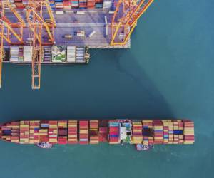 <i>Panamá cuenta con uno de los registros mercantes más grandes del mundo, con 8.638 buques abanderados y 233,2 millones de toneladas según publica este viernes la Autoridad Marítima de Panamá (AMP). Foto de bfk92 / Getty Images</i>