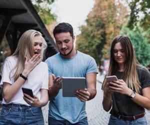 Millennials, los más confiados y los más vulnerables: 60 % ha sido víctima de engaños en línea