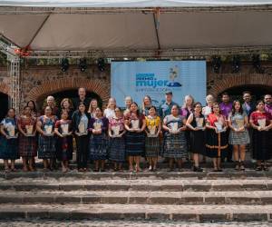 Puente de Amistad celebró la entrega del Premio Mujer Emprendedora 2025 en Antigua Guatemala