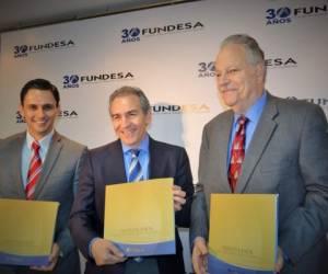 Un momento de la presentación del libro de los 30 años de la fundación. (Foto: Cortesía).