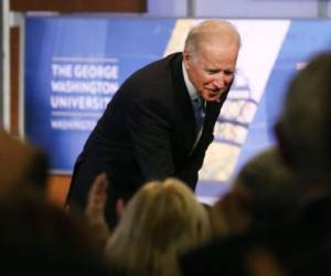 Después de dos meses, Joe Biden mantiene en suspense su posible candidatura en las primarias demócratas. Pero, según los sondeos, se sitúa en tercer lugar por detrás de Clinton y del senador Bernie Sanders. (Foto: AFP).