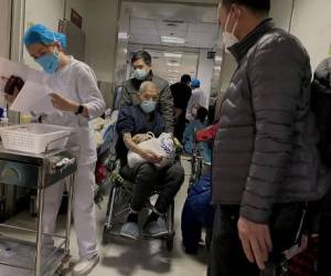 Investigaciones previas ya habían demostrado vínculos entre la covid-19 y las características moleculares del envejecimiento cerebral y el deterioro cognitivo. (Photo by Noel Celis / AFP)