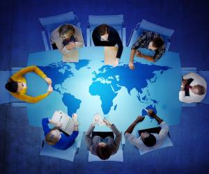 <i>Las grandes transacciones —especialmente en el sector tecnológico— dominaron el panorama, con 22 acuerdos superiores a los US$10.000 millones. Foto de Rawpixel / Getty Images/iStockphoto</i>