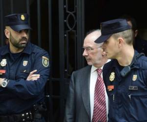 Rato fue detenido durante unas horas mientras los investigadores registraban su domicilio y su despacho madrileños. Estos registros se reanudaron en la mañana de este viernes. (Foto: AFP).
