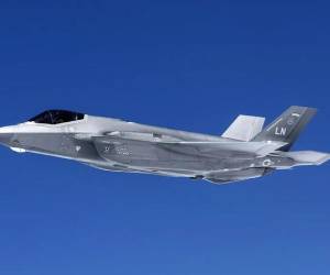 EE.UU. lanza bombardeos aéreos contra Irán; Jameneí amenaza con lecciones inolvidables