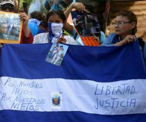 La investigación añade que el régimen nicaragüense ha perseguido a miles de sus ciudadanos en el extranjero, muchos de ellos huidos tras la represión de 2018. Foto de AFP