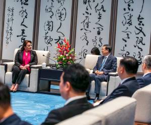 Presidenta de Honduras inicia su gira por China