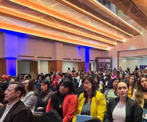 <i>El evento Mujeres Desafiantes da continuidad a las Ediciones Especiales Mujeres Desafiantes de Centroamérica, que en 2025 arribaron a su novena edición y en las cuales hemos entrevistado a más de 450 líderes femeninas. Foto audiencia evento 2024, en Ciudad de Guatemala</i>