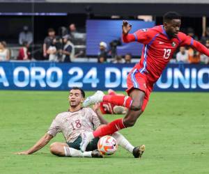 <i>LAS VEGAS, NEVADA - JUNE 18: Luis Chávez #18 of Mexico slides into Freddy Gondola #13 of Panama in the second half of the 2023 CONCACAF Nations League third-place match at Allegiant Stadium on June 18, 2023 in Las Vegas, Nevada. Mexico defeated Panama 1-0. Ethan Miller/Getty Images/AFP (Photo by Ethan Miller / GETTY IMAGES NORTH AMERICA / Getty Images via AFP)</i>