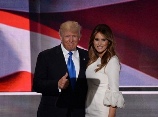 WEST PALM BEACH, FL - FEBRUARY 10: President Donald Trump and his wife Melania Trump arrive on Air Force One at the Palm Beach International airport as they prepare to spend part of the weekend with Japanese Prime Minister Shinzo Abe and his wife Akie Abe at Mar-a-Lago resort on February 10, 2017 in West Palm Beach, Florida. The two are scheduled to get in a game of golf as well as discuss trade issues. Joe Raedle/Getty Images/AFP== FOR NEWSPAPERS, INTERNET, TELCOS & TELEVISION USE ONLY ==