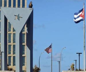 A pesar de estos acercamientos confirmados entre Cuba y EE.UU., el presdiente cubano, Miguel Díaz-Canel, destacó en una entrevista publicada este viernes por el medio ruso RT que en la isla «hay un pueblo dispuesto a combatir», cuando le preguntaron por una posible acción militar de EE.UU. (Foto: EFE)