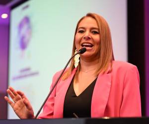 <i>Dianne Medrano, líder de Centenario Internacional, durante su ponencia: La CEO de tu propia vida. FOTO CATALINA DELGADO / E&amp;N</i>