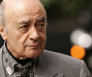 <i>(ARCHIVOS) Mohamed Al Fayed, propietario de los grandes almacenes Harrods, llega al Tribunal Superior de Londres el 27 de julio de 2007 para la audiencia preliminar previa a la investigación forense sobre la muerte de la princesa Diana. El magnate Mohamed Al-Fayed, un controvertido multimillonario y padre de Dodi, que fue asesinado junto con la princesa Diana en 1997, murió a los 94 años, dijo su familia en un comunicado el viernes 1 de septiembre de 2023.SHAUN CURRY/AFP</i>