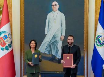 El Salvador y Perú acuerdan cooperar en seguridad, salud, educación y comercio