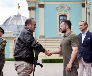 Presidente de Guatemala visita Ucrania para conocer daños de la invasión rusa