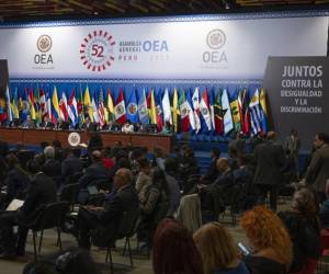 <i>Vista general de la sesión plenaria de la 52 Asamblea General de la OEA en Lima el 6 de octubre de 2022. FOTO Cris BOURONCLE / AFP</i>