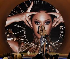 <i>LOS ÁNGELES, CALIFORNIA - 5 DE FEBRERO: Beyoncé acepta el premio al Mejor Álbum de Música Dance/Electrónica por “Renacimiento” en el escenario durante la 65ª entrega de los Premios GRAMMY en Crypto.com Arena el 5 de febrero de 2023 en Los Ángeles, California. Kevin Winter/Getty Images para The Recording Academy/AFP (Foto de KEVIN WINTER/GETTY IMAGES NORTH AMERICA/Getty Images vía AFP)</i>
