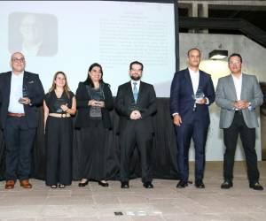 <i>Awards of Happiness reconoció a los líderes de la región, tanto financieros, como de otras industrias, por convertirse en influyentes figuras para transformar sus negocios y enrumbarlos al crecimiento sostenible.</i>