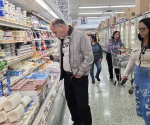 El índice de alimentos consumidos en el hogar subió un 0,1%, mientras que de los alimentos consumidos fuera del hogar aumentó un 0,3%. (Foto: EFE)