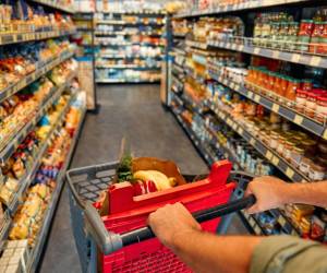 <i>Los consumidores están cambiando sus hábitos de compra en favor de productos más saludables, naturales y menos procesados. FOTO SHUTTERSTOCK</i>