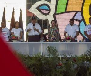Nicaraguan President Daniel Ortega gives a speech during the National Day of Nicaraguan Mothers at the 'Rotonda Hugo Chavez' in Managua on May 30, 2018. / AFP PHOTO / INTI OCON