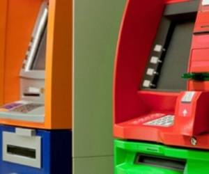 La Oficina del Consumidor Financiero le recomienda a los tarjetahabientes, en primera instancia, averiguar a cuántos retiros tiene derecho al mes, sin cargo; una vez obtenida la información, planificar sus retiros en efectivo.