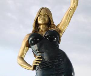 Estatua de la actriz colombiana Sofía Vergara en el Malecón del Río en Barranquilla (Colombia). FOTO Alcaldía de Barranquilla