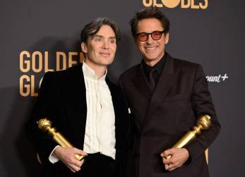 <i>El actor irlandés Cillian Murphy (izq.) y el actor estadounidense Robert Downey Jr. posan en la sala de prensa con los premios a la Mejor Interpretación de un Actor Masculino en una Película - Drama y a la Mejor Actuación de un Actor Masculino en un Papel de Reparto en cualquier Película durante la 81ª entrega anual de los Globos de Oro en el hotel Beverly Hilton de Beverly Hills. California, el 7 de enero de 2024.Robyn BECK / AFP</i>