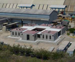 <i>Clic a las flechas para ver más fotos. La edificación de 508 m² incluye un laboratorio y oficinas, destacándose como un ejemplo de vanguardia en el uso de impresión 3D para mejorar la eficiencia y calidad en la construcción. </i>