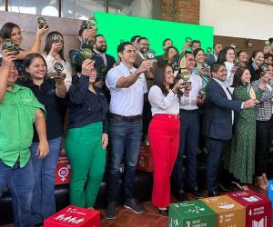 <i>Parte de las empresas que recibieron el reconocimiento: Marca Verde Positiva. FOTO E&amp;N</i>