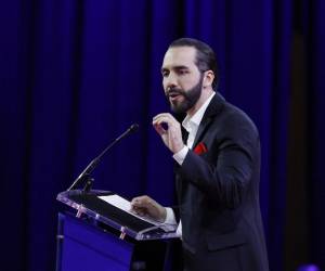 <i>El presidente de El Salvador, Nayib Bukel, habla en la Conferencia de Acción Política Conservadora (CPAC) en el Gaylord National Resort Hotel And Convention Center el 22 de febrero de 2024 en National Harbor, Maryland. FOTO Anna Moneymaker/Getty Images/AFPAnna Moneymaker / GETTY IMAGES NORTEAMÉRICA / Getty Images vía AFP</i>