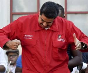 Maduro consideró 'una locura' las sanciones y convocó a las empresas estadounidenses que compran petróleo venezolano a una reunión urgente en Caracas para analizar las consecuencias. (Foto: AFP).