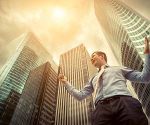 <i>Centroamérica avanza hacia un sistema financiero más integrado, sofisticado y competitivo, impulsado por capitales regionales, reorganización de holdings bancarios, dinamismo en los mercados de capitales y una creciente apuesta por la sostenibilidad. (Foto: Shutterstock)</i>