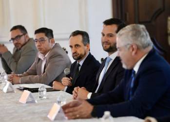 <i>Ministro de la Presidencia, Rodolfo Pastor, junto a otros funcionarios de Gobnierno. Foto Gobierno Honduras</i>