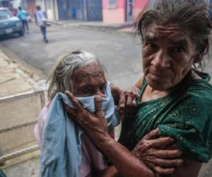 Las campañas de fumigación contra el mosquito transmisor de ambas enfermedades son habituales en la región.