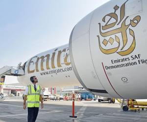 Emirates logra vuelo ‘histórico’ con combustible sostenible