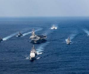 El comando del Pacífico de Estados Unidos ordenó al grupo aeronaval del portaaviones USS Carl Vinson movilizarse como medida prudente para mantener su disposición y presencia en el Pacífico. Foto AFP