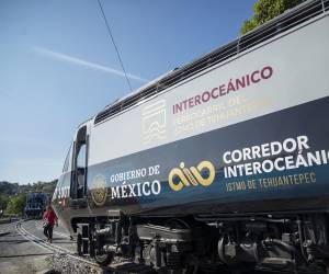 <i>Aumentó el número de heridos que dejó el descarrilamiento del tren Transístmico, parte del Corredor Interoceánico del Istmo de Tehuantepec (CIIT), (sur de México), megaproyecto que conecta los océanos Atlántico y Pacífico mediante trenes, puertos y polos industriales, informó este domingo la Secretaría de Marina (Semar). Imagen de archivo. EFE/Luis Villalobos</i>