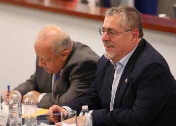 <i>Bernardo Arévalo también compartió con la comunidad guatemalteca en Nueva York. FOTO BArevalodeLeon/X</i>