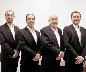 <i>“Para que una empresa familiar prospere, el legado debe transformarse y amoldarse a las nuevas generaciones”, afirma el fundador de Grupo Rolsa, .Rodolfo Edmundo Roulet Noriega. En la foto acompañado por sus hijos: Rodolfo Roulet Freeman (CEO); Alejandro Roulet (Recursos Humanos) y Cristian Roulet (Transformación y Tecnología). (Foto: Cortesía).</i>