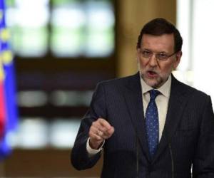 El presidente del Gobierno, Mariano Rajoy, da una rueda de prensa en el palacio de la Moncloa. (Foto: AFP).