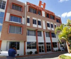 La constante pérdida de abonados de la estatal de comunicaciones obliga a sus autoridades a diversificar la empresa. (Foto: laprensa.hn).