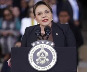 <i>La presidenta Xiomara Castro hizo una jugada final habilitando un nuevo escrutinio electoral, lo cual pone a su país al borde de una crisis de resultado incierto. (Foto: EFE)</i>