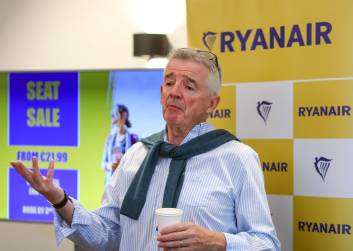 <i>El director general del grupo Ryanair, Michael O'Leary, habla durante una conferencia de prensa en Bruselas, Bélgica, el 27 de agosto de 2024. FOTO EFE/EPA/OLIVIER HOSLET</i>