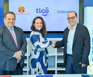 <i>Banco Cuscatlán y Davivienda destacaron el efecto multiplicador de la inversión en conectividad sobre sectores como pagos digitales, comercio electrónico, servicios financieros y pymes. FOTO CORTESÍA</i>
