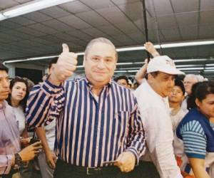 Salvadoran President Armando Calderon Sol shows his inked thumb after casting his vote in the presidential elections in San Salvador. Calderon Sol cannot run for reelection but it is expected that his party, ARENA, will win behind candidate Francisco Flores. AFP PHOTO Orlando SIERRA / AFP PHOTO / ORLANDO SIERRA