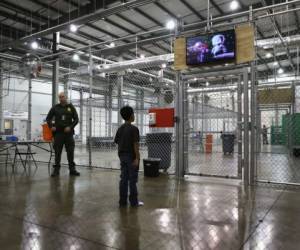 Migrant children who have been separated from their families can be seen in tents at a detention center in Homestead, Florida on June 27, 2019. - Public outcry over Trump's handling of the border crisis has increased dramatically after a migrant rights group revealed alarming detention conditions of migrant children in Texas, where children were deprived of showers and clean clothes for weeks. (Photo by RHONA WISE / AFP)