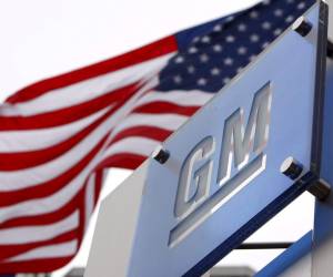 Foto de archivo del logo de la compañía General Motors situado a las puertas de la sede de la compañía en Detroit, Michigan (Estados Unidos). EFE/Jeff Kowalsky