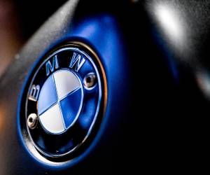 <i>Fotografía de archivo que muestra el logotipo del fabricante de automóviles alemán BMW. EFE/EPA/FILIP SINGER</i>